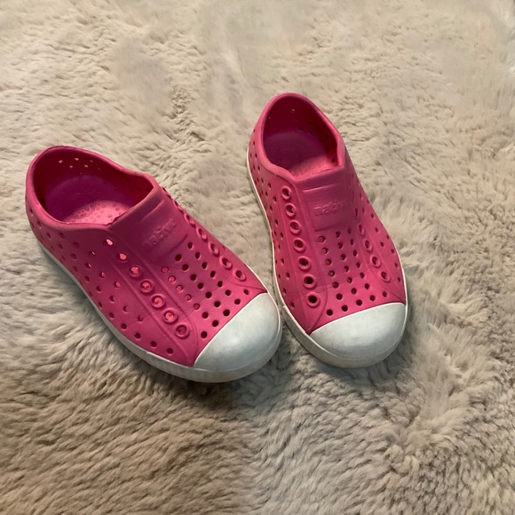 Native‎ Shoes 8 Kids Pink White Miller Slip On Rubber Tennis Shoes - Picture 1 of 8